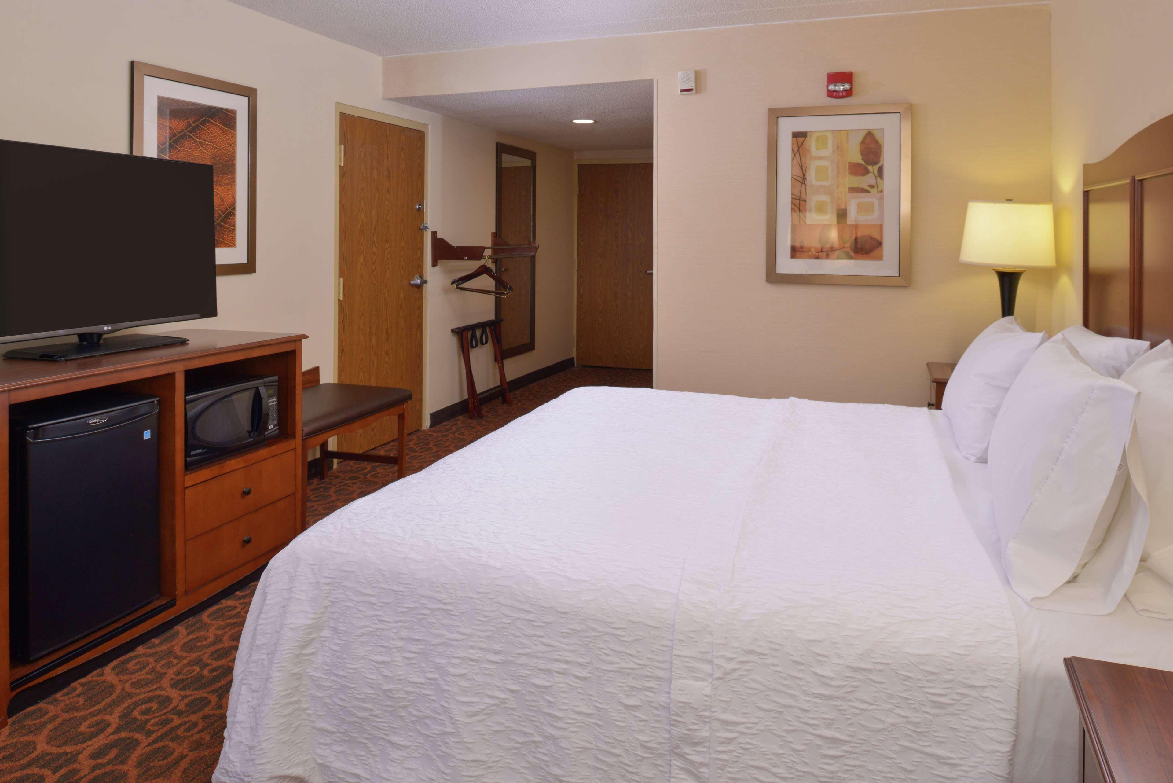 Hampton Inn Фредерік Екстер'єр фото
